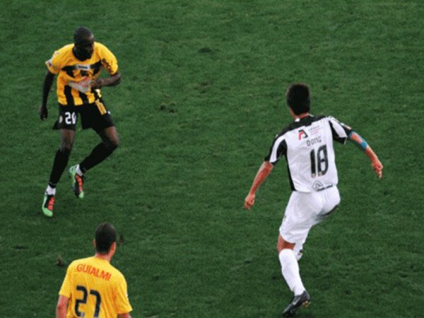  克雷莫内塞定位球战术精妙，头槌破门锁定胜局  