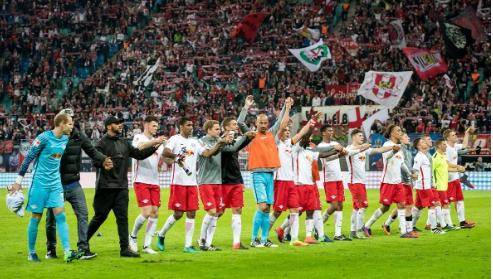  莱比锡红牛火力全开，主场五球横扫奥格斯堡展实力