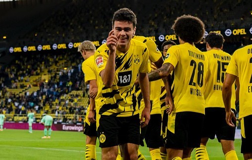  多特蒙德中场核心罗伊斯复出，助攻双响助球队登顶