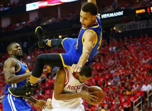  库里单节21分引爆全场勇士大胜国王巩固榜首位置  